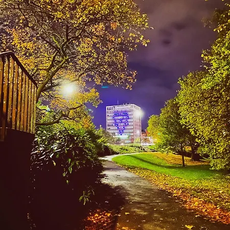 No23 - Bright & Spacious 2nd Floor Flat - Pet Friendly - Noon Check Out