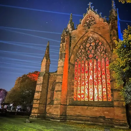 No23 - Bright & Spacious 2nd Floor Flat - Pet Friendly - Noon Check Out *