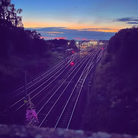 Lejlighed No23 - Bright & Spacious 2nd Floor Flat - Pet Friendly - Noon Check Out