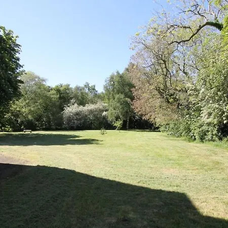 Lejlighed No23 - Bright & Spacious 2nd Floor Flat - Pet Friendly - Noon Check Out