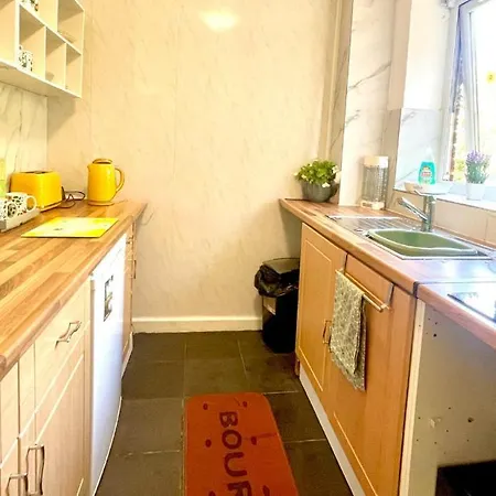 No23 - Bright & Spacious 2nd Floor Flat - Pet Friendly - Noon Check Out Lejlighed *