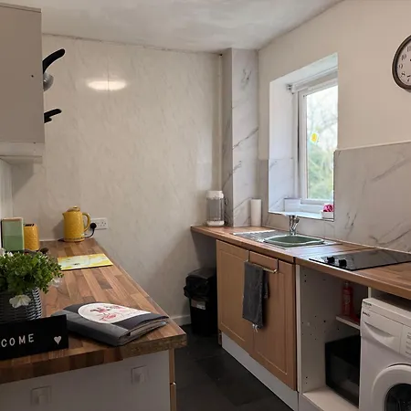 No23 - Bright & Spacious 2nd Floor Flat - Pet Friendly 아파트