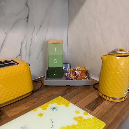 No23 - Bright & Spacious 2nd Floor Flat - Pet Friendly 아파트 Stanwix