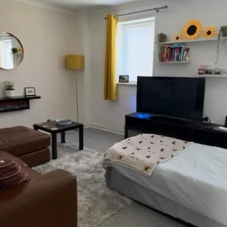 No23 - Bright & Spacious 2nd Floor Flat - Pet Friendly Apartman *