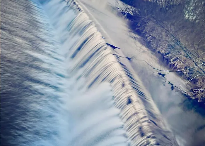 No23 - Bright & Spacious 2nd Floor Flat - Pet Friendly - Noon Check Out * Stanwix