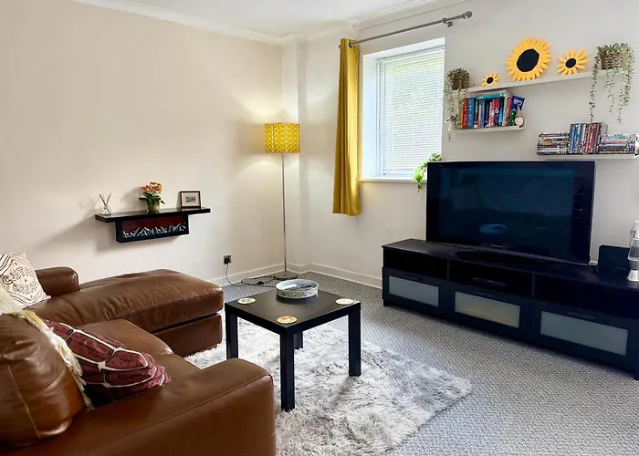 No23 - Bright & Spacious 2nd Floor Flat - Pet Friendly - Noon Check Out 公寓