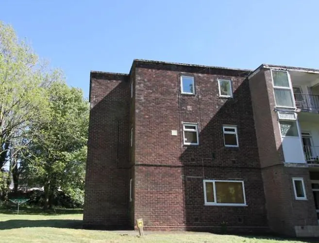 No23 - Bright & Spacious 2nd Floor Flat - Pet Friendly - Noon Check Out Stanwix