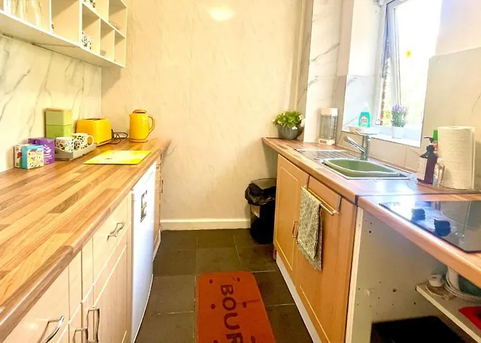 No23 - Bright & Spacious 2nd Floor Flat - Pet Friendly - Noon Check Out 公寓 *
